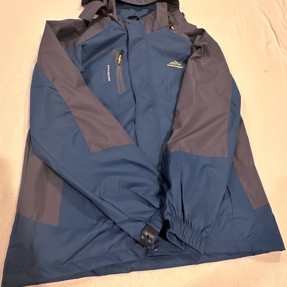 Water proof jacket - Picture 4 of 5